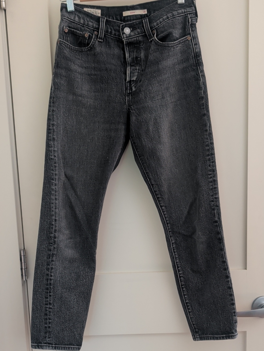 Levi's High-Rise Wedgie Size 26 Washed Black Straight Jeans